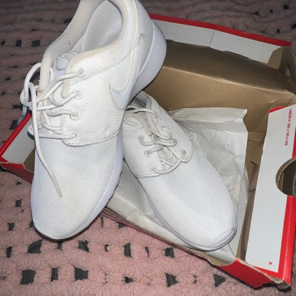 Nike Sneakers - Picture 2 of 4